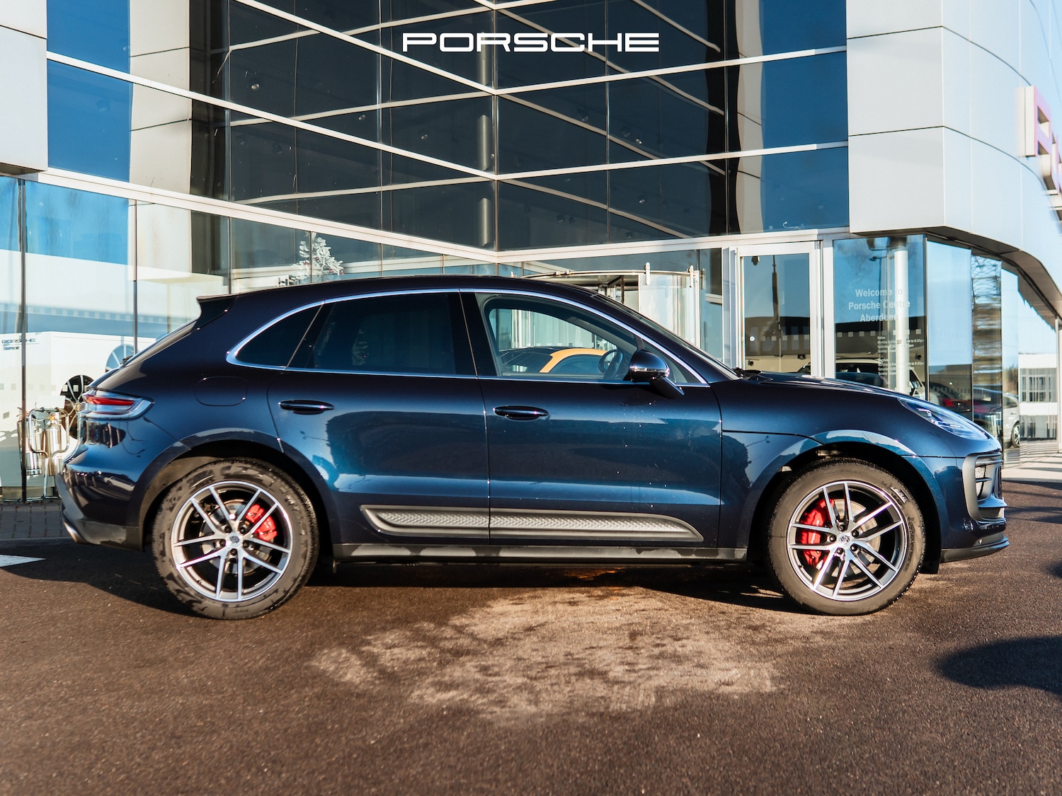 Used Porsche Macan 2023 for sale - 76627429: Photo 3