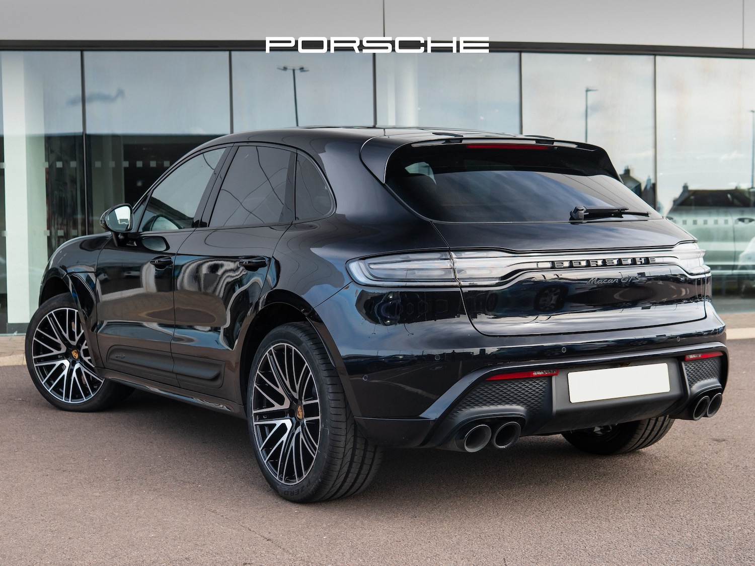 Used Porsche Macan 2023 for sale - 78002280: Photo 2