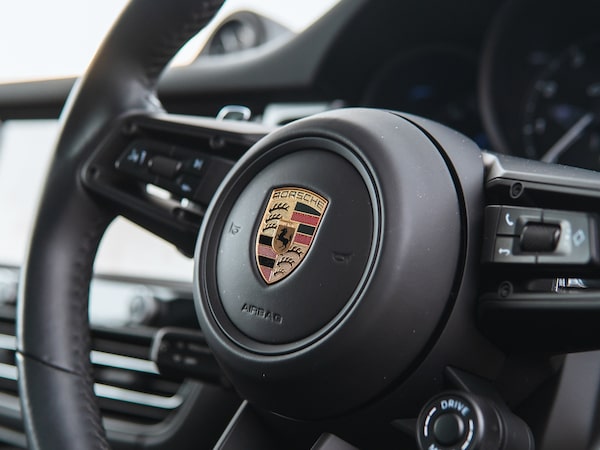 Used Porsche Macan 2023 for sale - 76162537: Photo 19