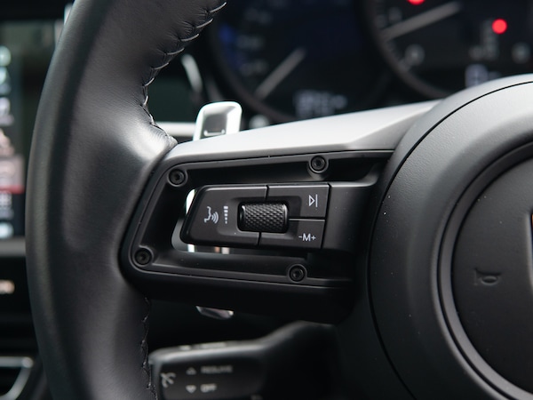 Used Porsche Macan 2023 for sale - 76162537: Photo 24