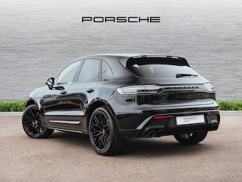 Used Porsche Macan 2023 for sale - 76162537: Photo 2