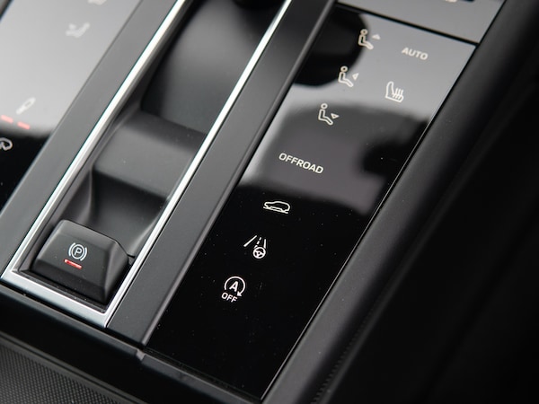 Used Porsche Macan 2023 for sale - 76162537: Photo 31