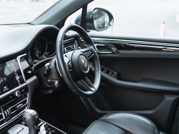 Used Porsche Macan 2023 for sale - 76162537: Photo 6