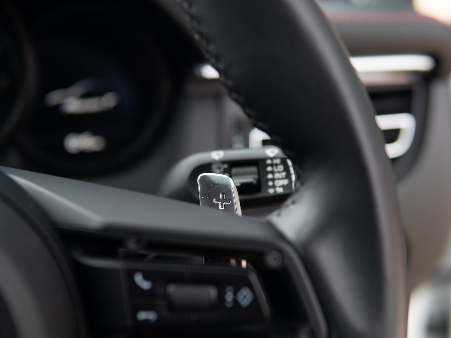 Used Porsche Macan 2023 for sale - 76197123: Photo 26