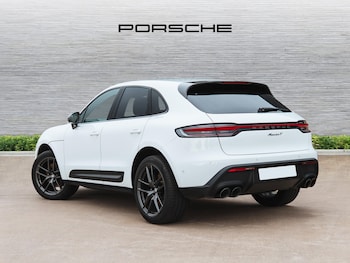 Used Porsche Macan 2023 for sale - 76197123: Photo 2
