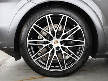 Used Porsche Cayenne 2023 for sale - 76438749: Photo