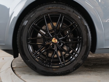 Used Porsche Cayenne 2024 for sale - 77037486: Photo
