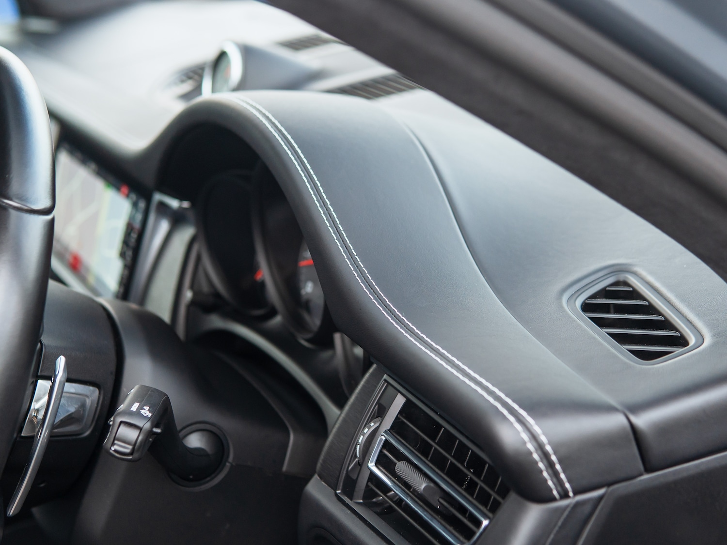 Used Porsche Macan 2020 for sale - 77642136: Photo 11