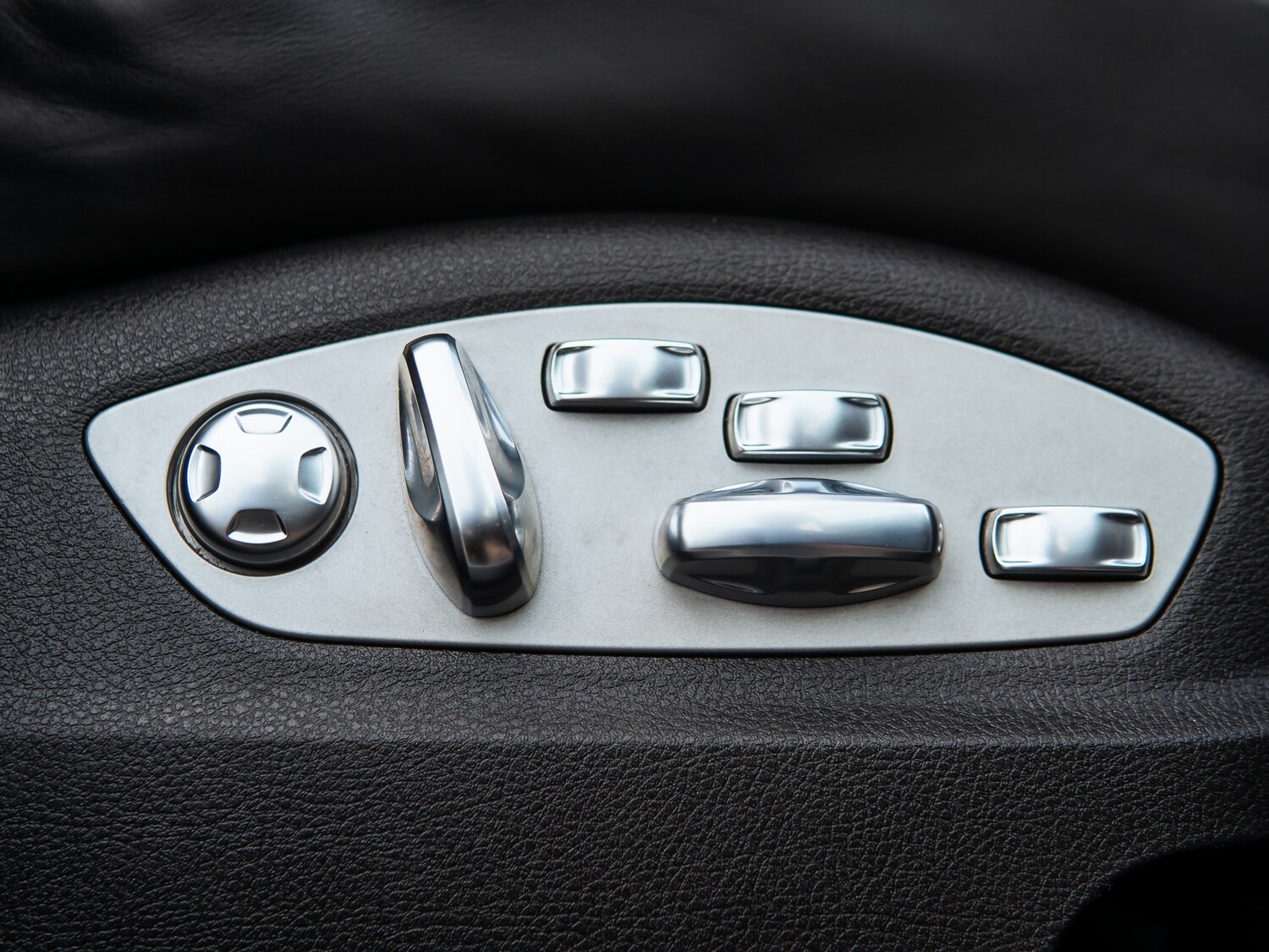 Used Porsche Macan 2020 for sale - 77642136: Photo 32