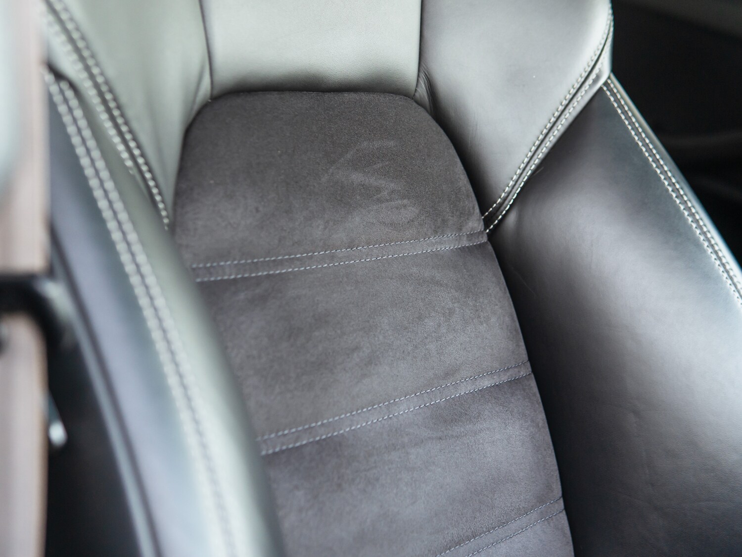 Used Porsche Macan 2020 for sale - 77642136: Photo 34