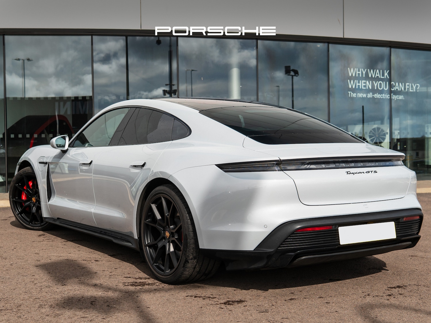 Used Porsche Taycan 2022 for sale - 78016362: Photo 2