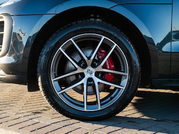 Used Porsche Macan 2023 for sale - 76355990: Photo