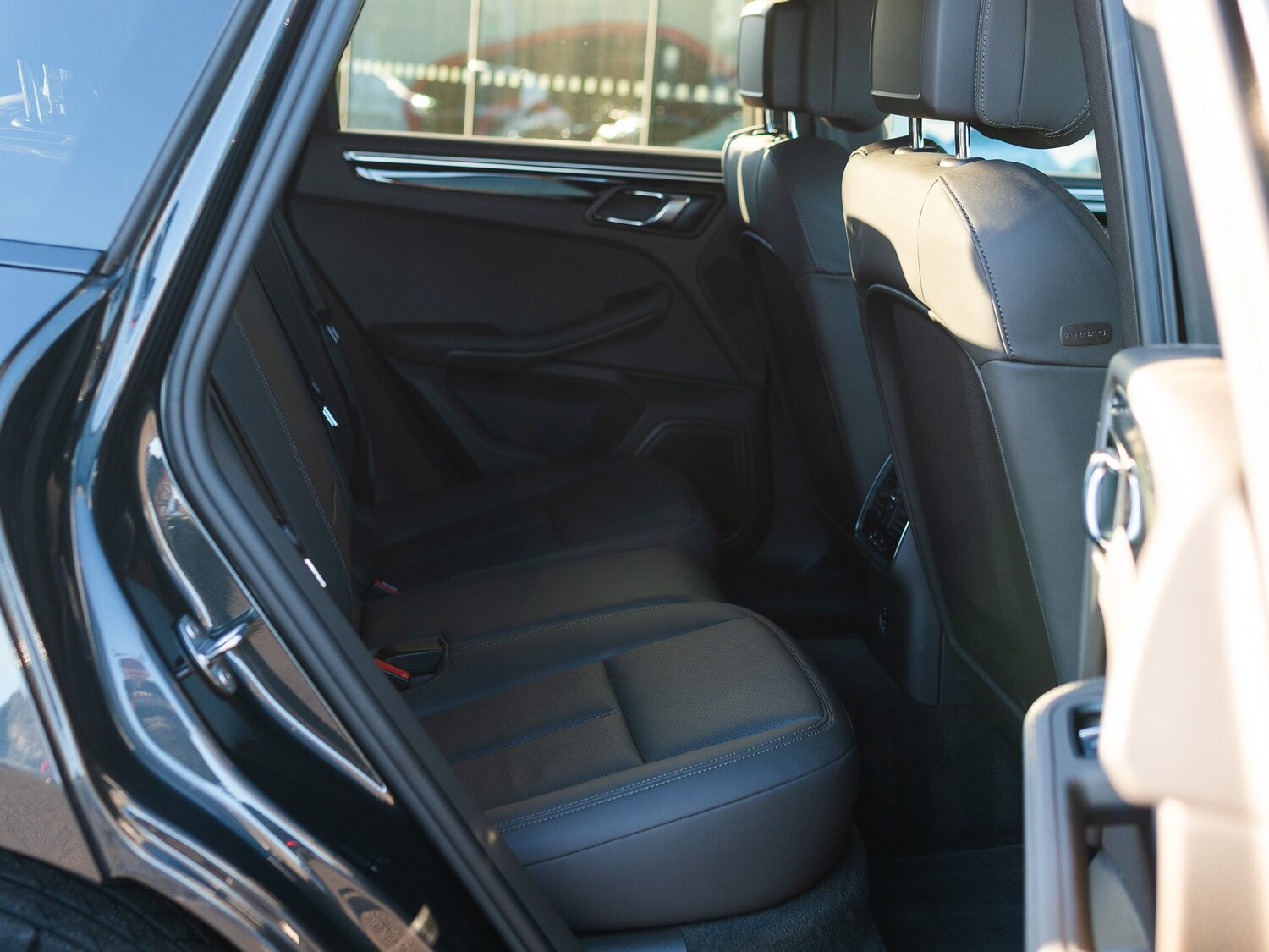 Used Porsche Macan 2023 for sale - 76355990: Photo 41