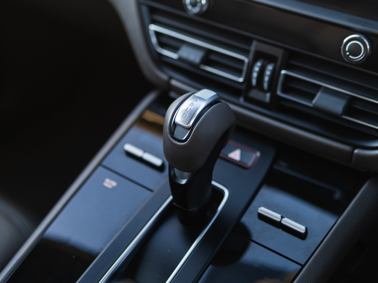 Used Porsche Macan 2023 for sale - 76355990: Photo 43