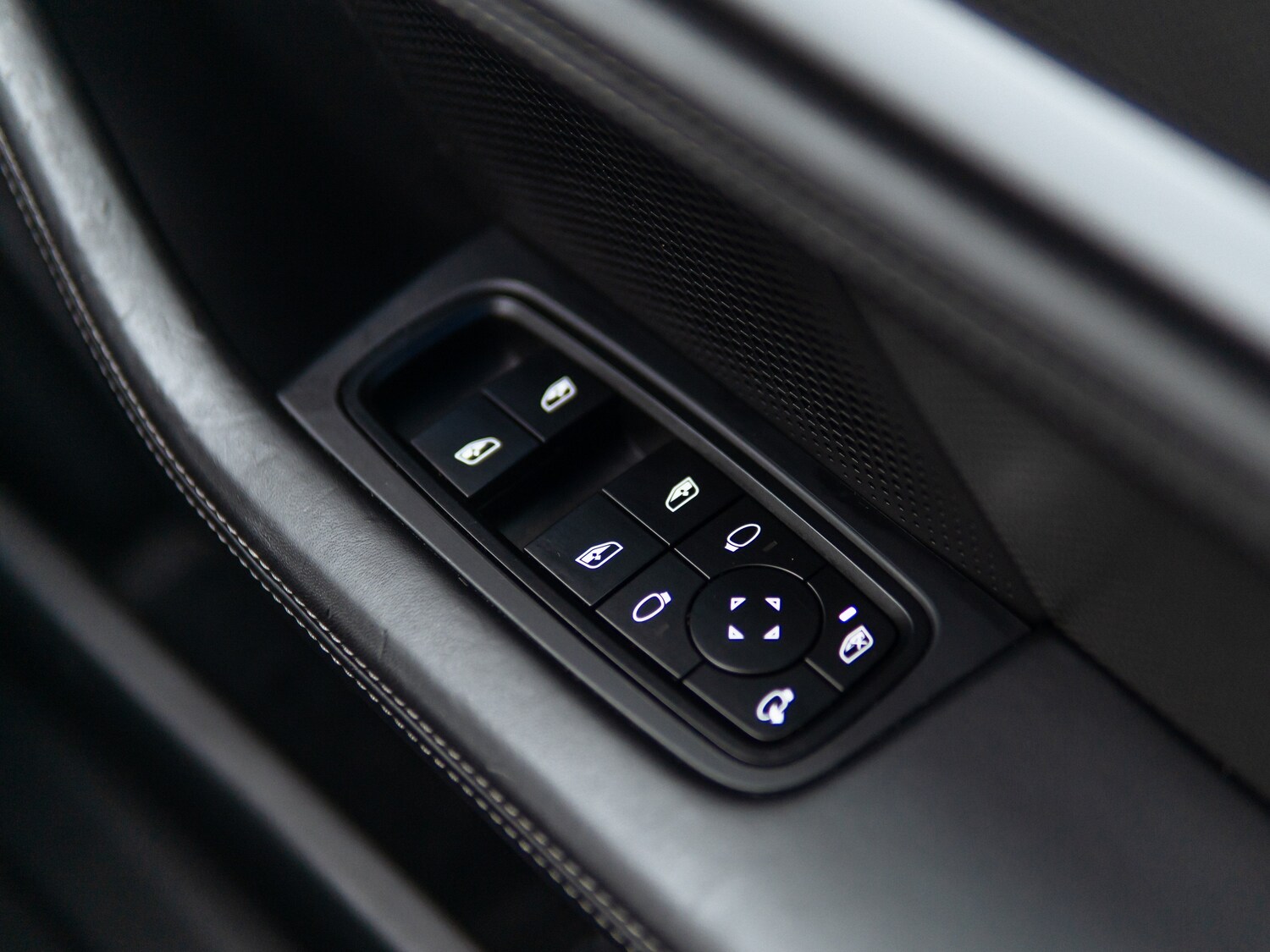 Used Porsche Taycan 2022 for sale - 77506804: Photo 24