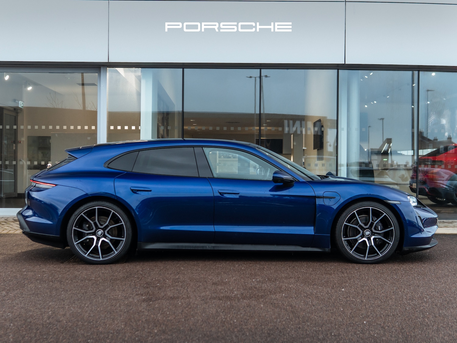 Used Porsche Taycan 2022 for sale - 77506804: Photo 3