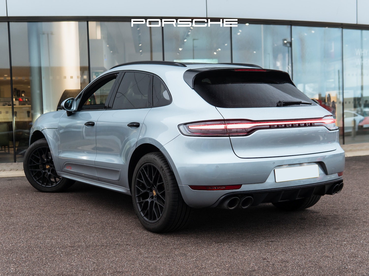 Used Porsche Macan 2020 for sale - 77520410: Photo 2