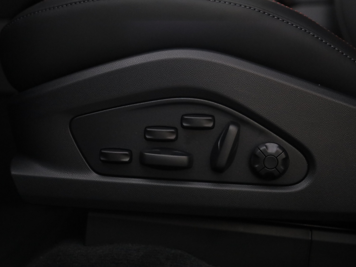 Used Porsche Macan 2025 for sale - 77262829: Photo 15