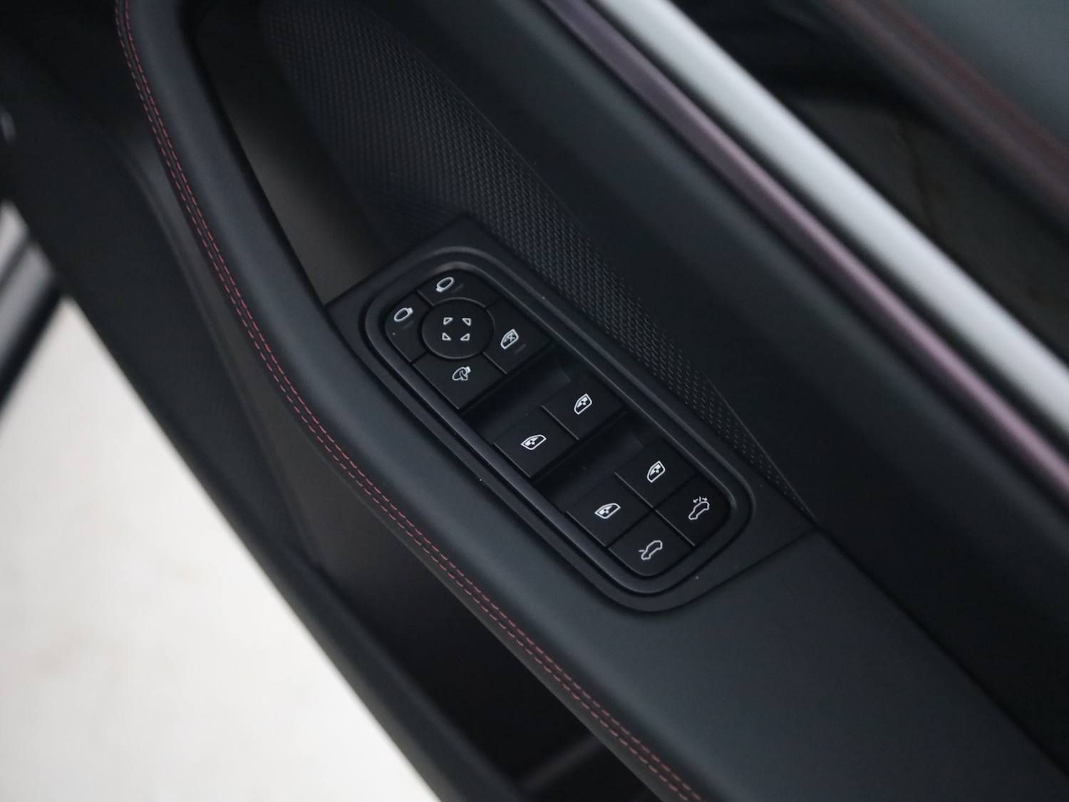 Used Porsche Macan 2025 for sale - 77262829: Photo 17