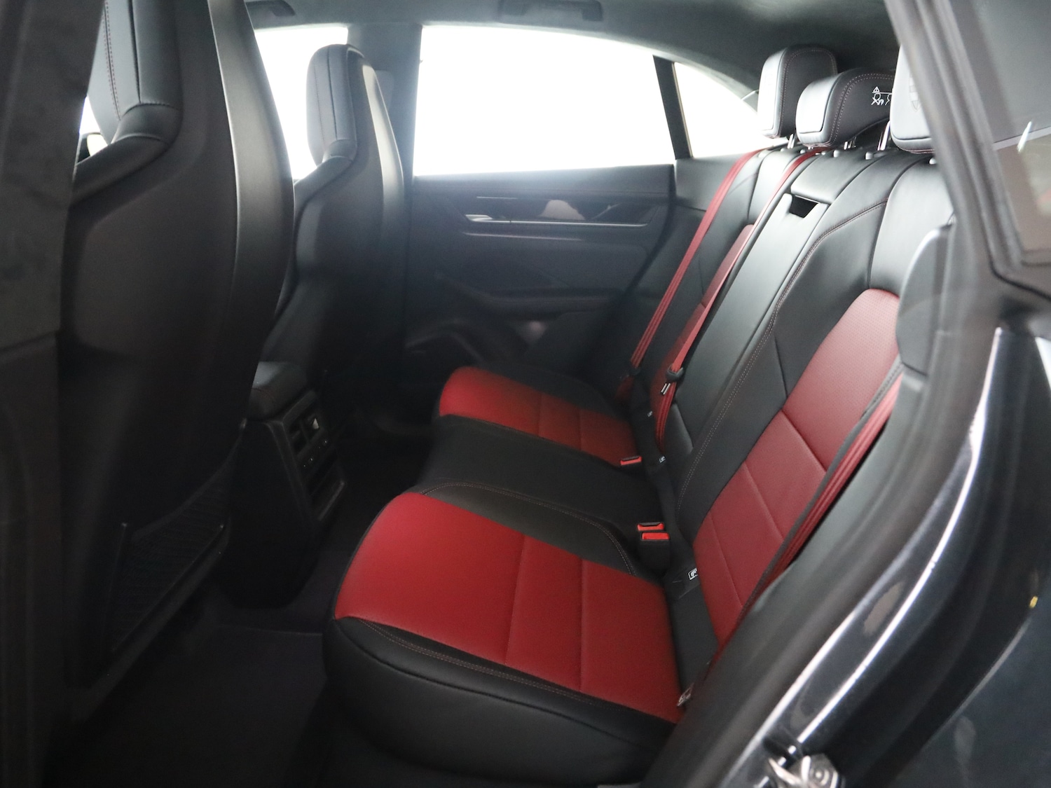 Used Porsche Macan 2025 for sale - 77262829: Photo 32