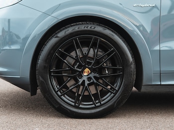 Used Porsche Cayenne 2024 for sale - 76197117: Photo