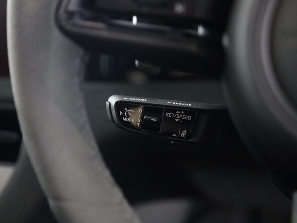 Used Porsche Taycan 2025 for sale - 75585871: Photo 16