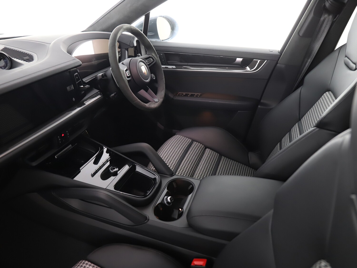 Used Porsche Cayenne 2025 for sale - 75296348: Photo 3