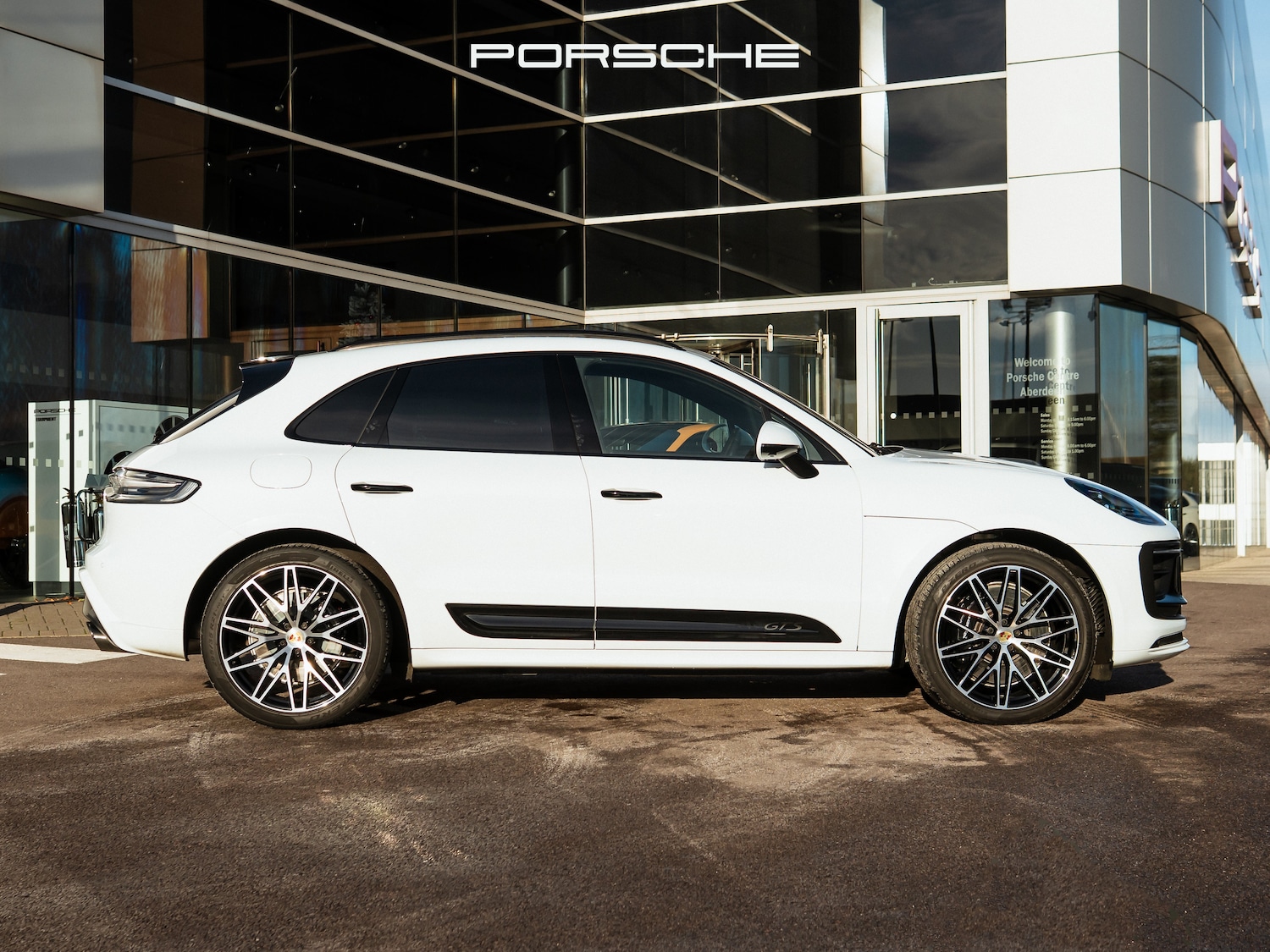 Used Porsche Macan 2022 for sale - 76627426: Photo 4