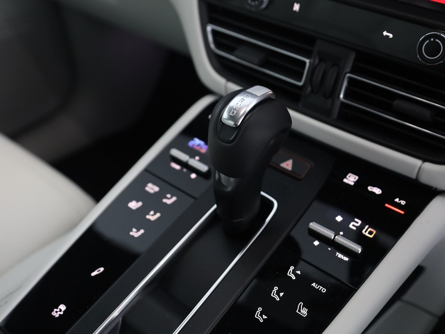 Used Porsche Macan 2024 for sale - 76162538: Photo 36