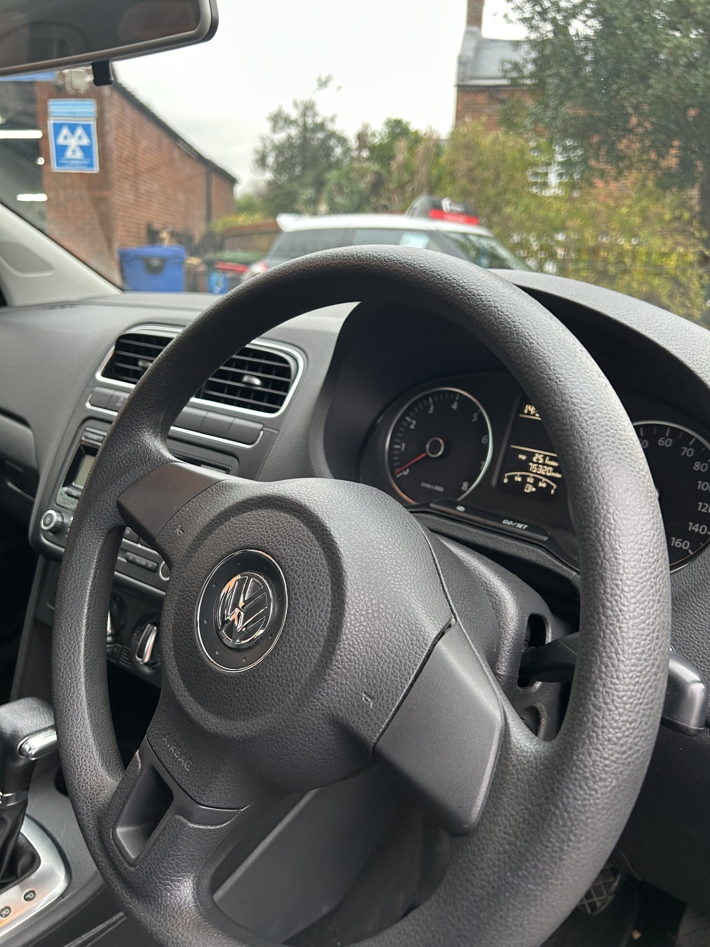 Used Volkswagen Polo 2010 for sale - 76555344: Photo 12