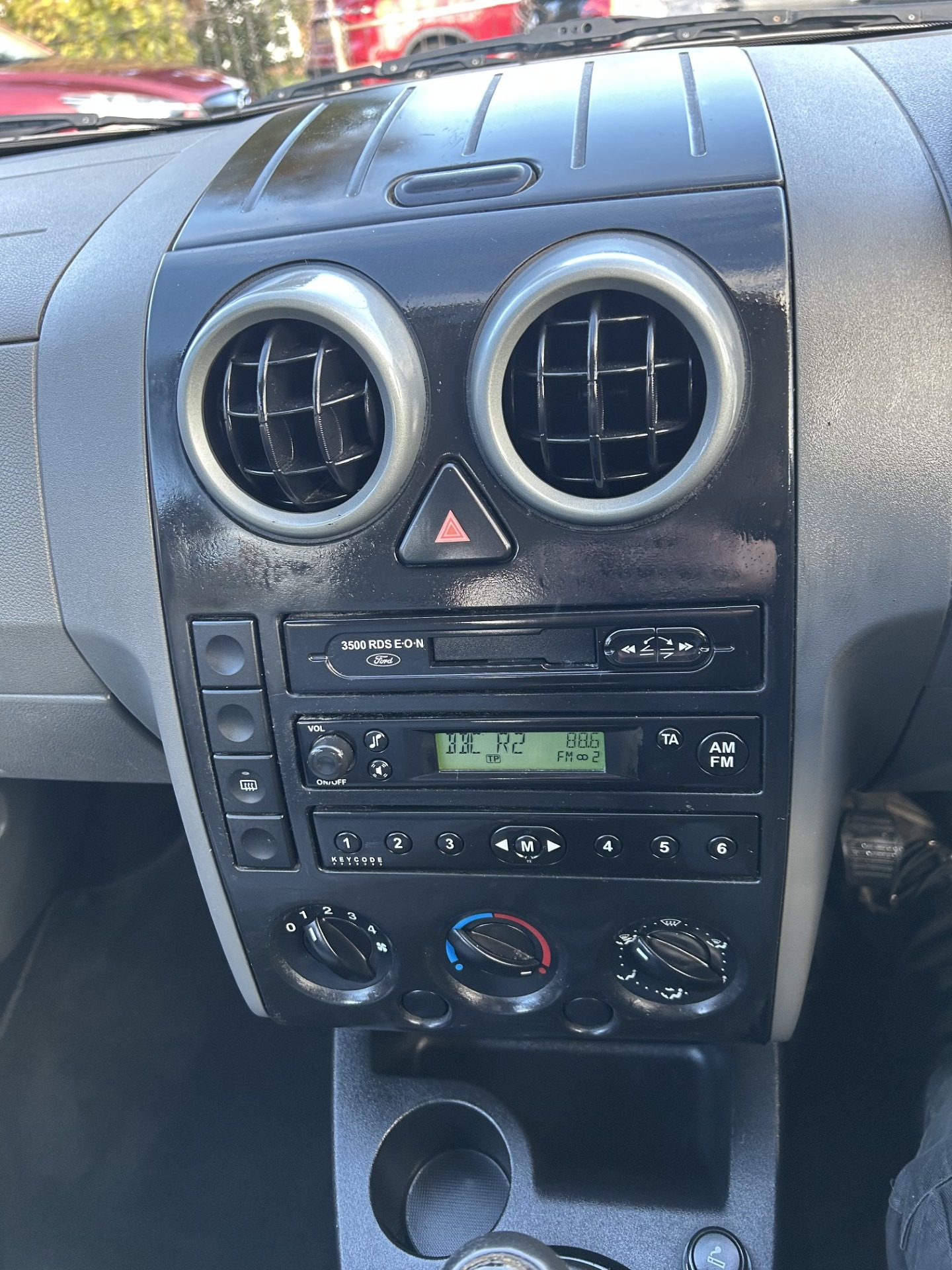 Used Ford Fusion 2004 for sale - 76450397: Photo 10