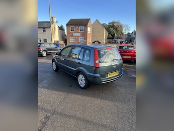 Used Ford Fusion 2004 for sale - 76450397: Photo