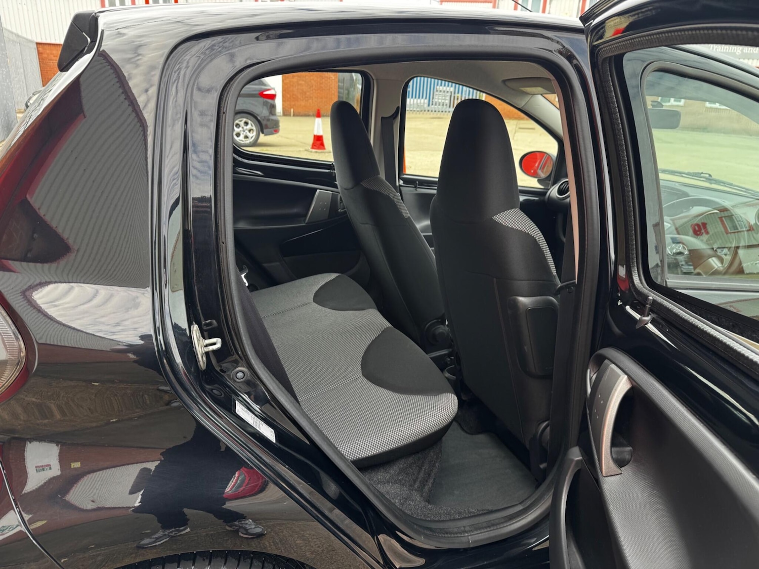 Used Toyota AYGO 2014 for sale - 76071647: Photo 68