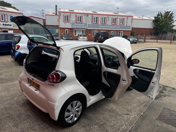Used Toyota AYGO 2014 for sale - 75519399: Photo 32