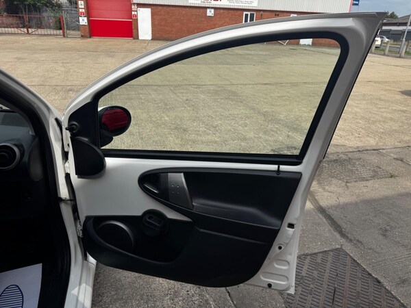 Used Toyota AYGO 2014 for sale - 75519399: Photo 53