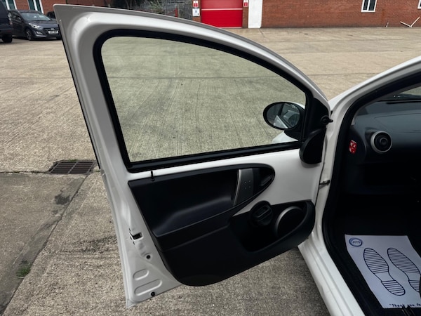 Used Toyota AYGO 2014 for sale - 75519399: Photo 60
