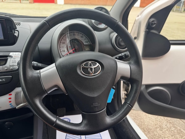 Used Toyota AYGO 2014 for sale - 75519399: Photo 76