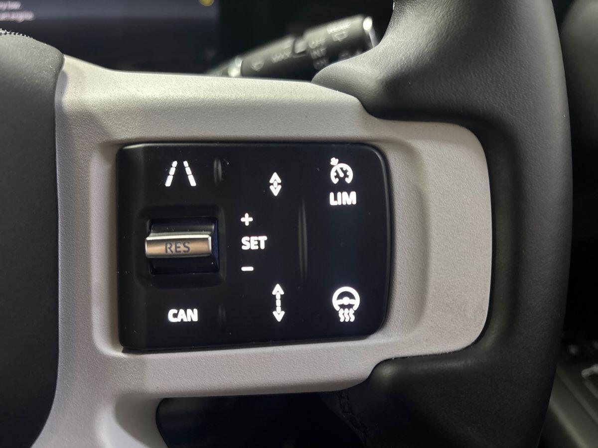 Used Land Rover Defender 90 2025 for sale - 77412331: Photo 15