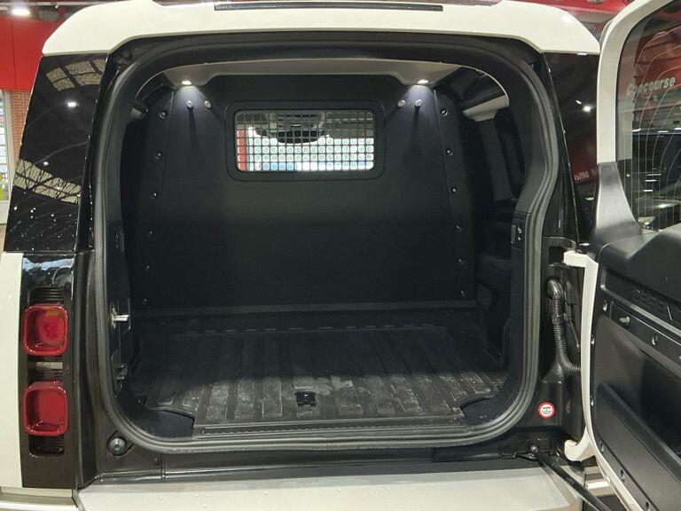 Used Land Rover Defender 2023 for sale - 78073265: Photo 4