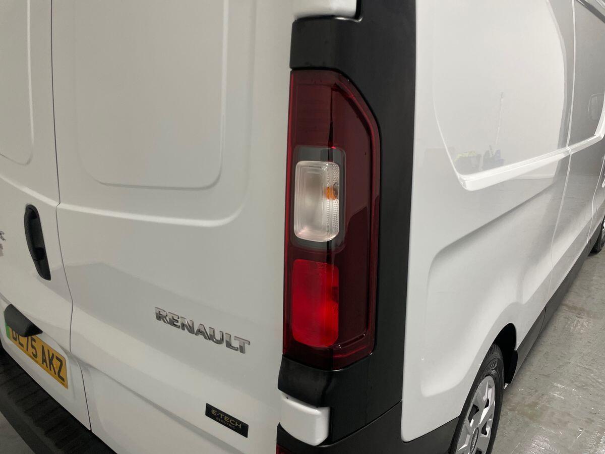 Used Renault Trafic E-Tech for sale - 77015298: Photo 28