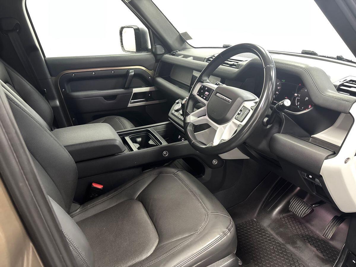 Used Land Rover Defender 110 2023 for sale - 76996541: Photo 11