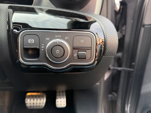 Used Mercedes-Benz A-Class 2018 for sale - 77963780: Photo 19