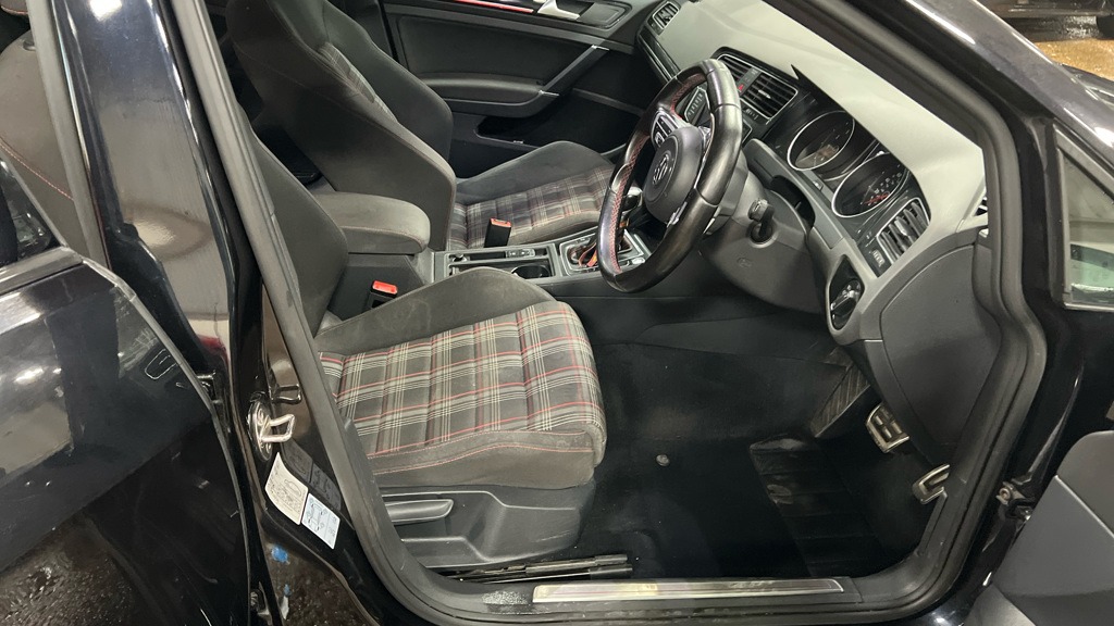 Used Volkswagen Golf 2017 for sale - 77112819: Photo 9