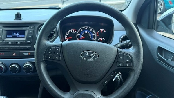 Used Hyundai i10 2016 for sale - 76332055: Photo 8