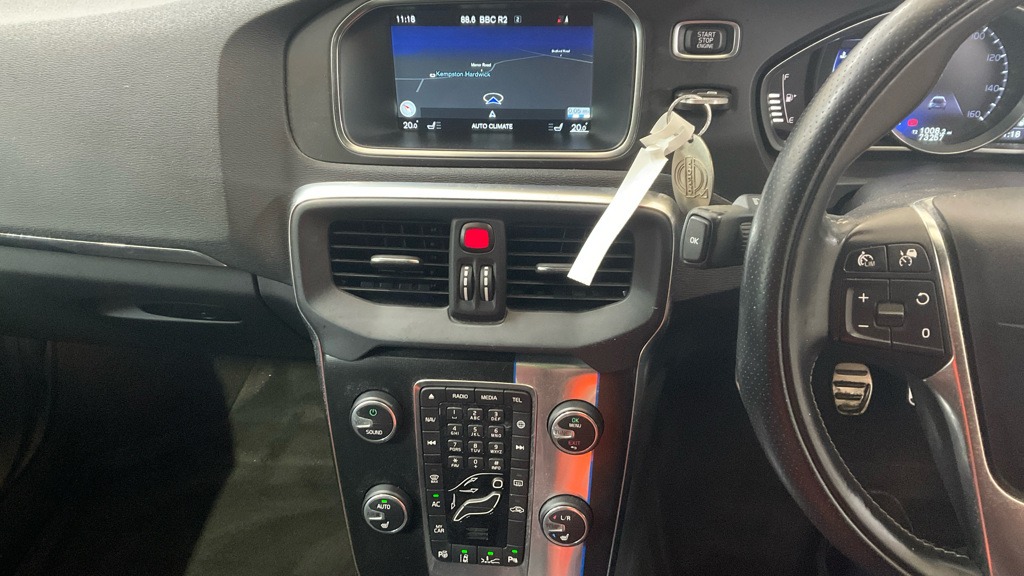 Used Volvo V40 2014 for sale - 76858725: Photo 10