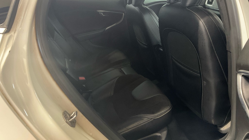 Used Volvo V40 2014 for sale - 76858725: Photo 7