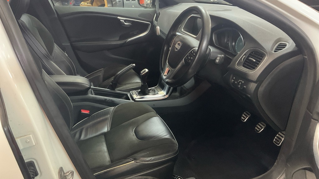 Used Volvo V40 2014 for sale - 76858725: Photo 8