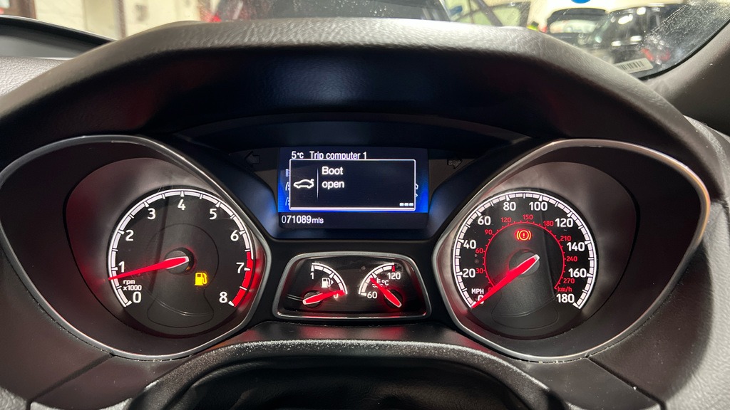 Used Ford Focus 2015 for sale - 76696302: Photo 8