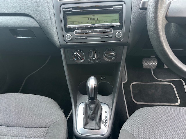 Used Volkswagen Polo 2011 for sale - 76709202: Photo 9