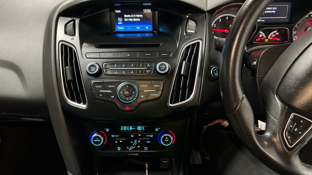 Used Ford Focus 2015 for sale - 76835188: Photo 9